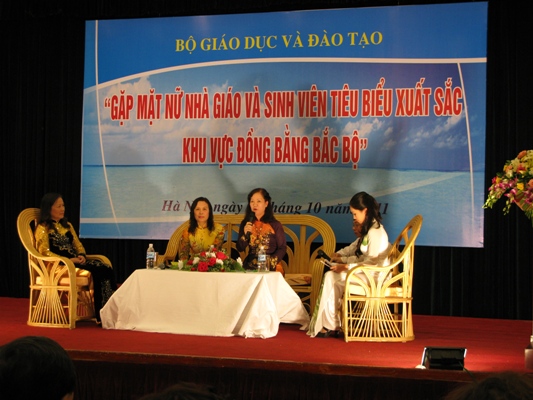 Gặp mặt nữ nhà giáo và sinh viên tiêu biểu xuất sắc khu vực Đồng bằng Bắc Bộ